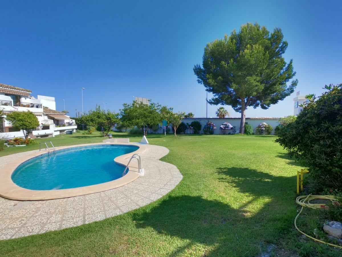 Apartment, 2 Bedrooms, On The Beach, With Pool, Sea Views And Garden -- Included, Parking & Wifi Appartement
