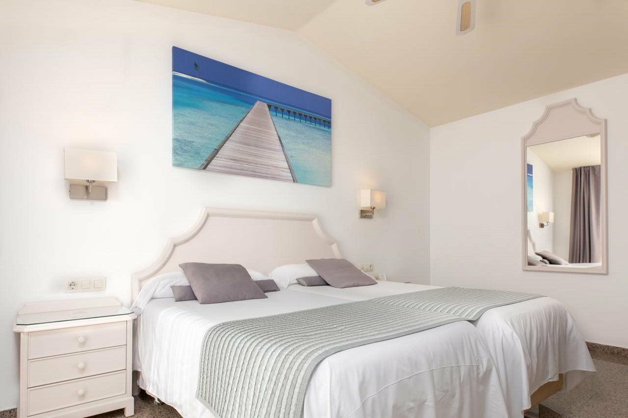 Mac Puerto Marina Hotel 4*