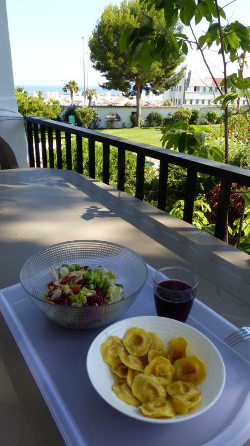 Apartment, 2 Bedrooms, On The Beach, With Pool, Sea Views And Garden -- Included, Parking & Wifi Benalmádena
