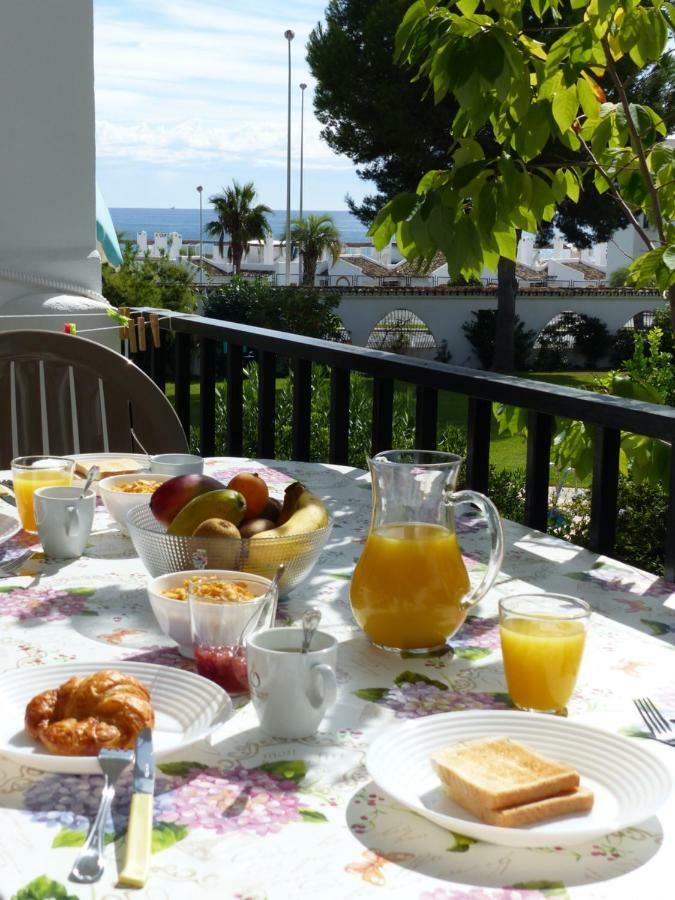 Apartment, 2 Bedrooms, On The Beach, With Pool, Sea Views And Garden -- Included, Parking & Wifi Appartement *