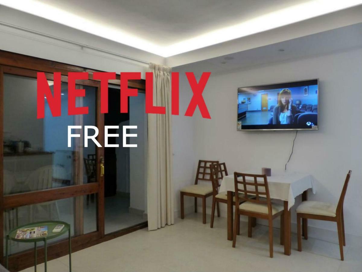 Apartment, 2 Bedrooms, On The Beach, With Pool, Sea Views And Garden -- Included, Parking & Wifi Appartement *