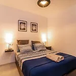 Lovely Cozy 2-Bedroom Residential Home With Patio
