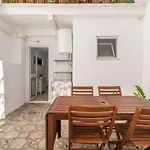 Lovely Cozy 2-Bedroom Residential Home With Patio
