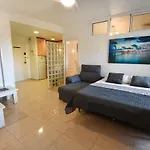 Benal Beach, Superb 2 Bedroom 2 Bathroom Beach Front Apartment Sleeps 6