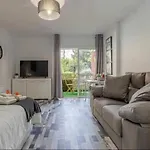 797 Holiday Rentals - Moderno estudio en Iris para 2 con piscinas
