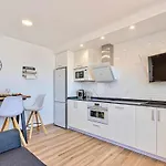 797 Holiday Rentals - Benalbeach- Moderno Piso Para 5 Con Vistas Al Mar