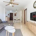 3 Bedroom Apt Close To The Beach