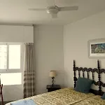 First Line, To The Beach, 1 Bed Apt , Sleeps