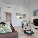 008 Plaza Ole Beachfront Apartment With Sea Views And Beach Access