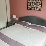 Partial Ocean View 3 Bed - 100 M From The Beach