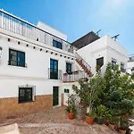 Lovely House In Peaceful Courtyard