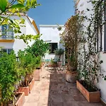 Lovely House In Peaceful Courtyard