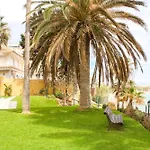 1 Bed Garden Apt Sleeps 2, Parking, Next To Beach