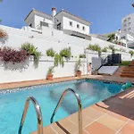 011 Bright And Spacious Villa With Private Pool