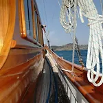 Boat Hotel The Umoja Experience