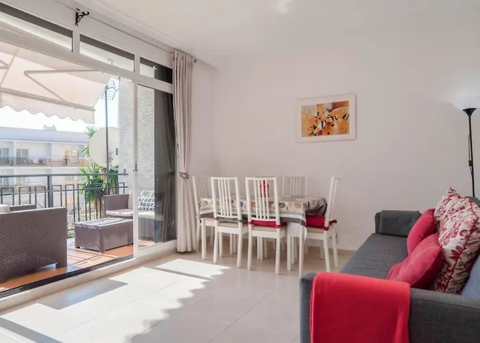 020 - Relaxing Sea View Apartment With Private Balcony