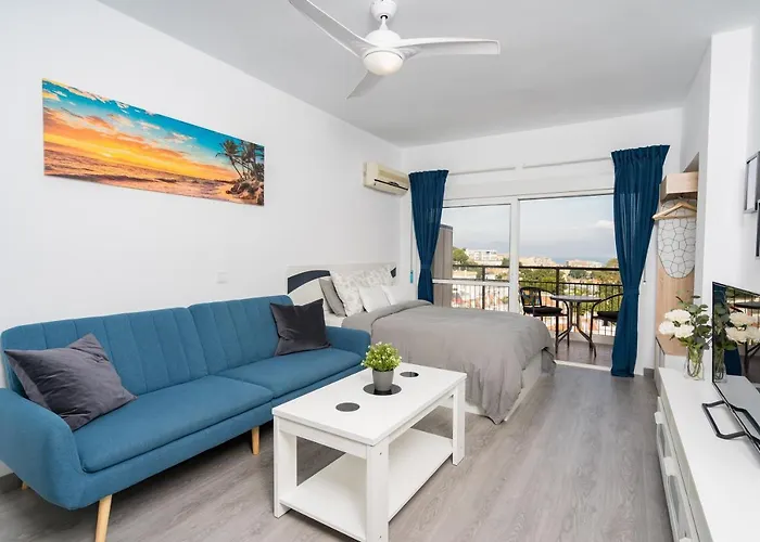 Holiday Rentals Piscina, Playa Parking A 5 Min Caminando Del Puerto De Benalmadena