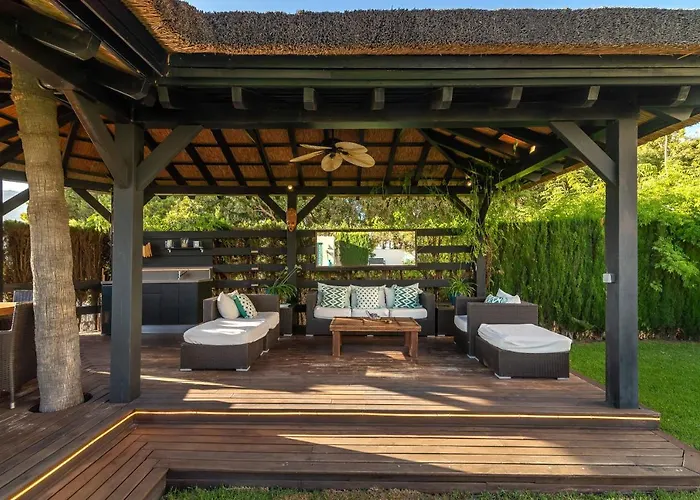 Ocean Views Luxury Villa Next To Beach