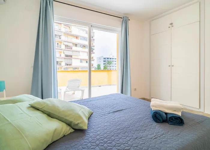 Cozy Apartment In Benalmadena Costa With Kitchen