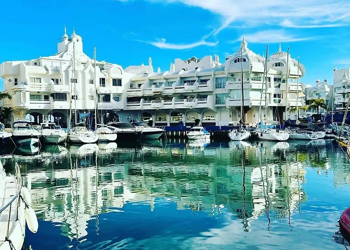 Puerto Marina Apartment