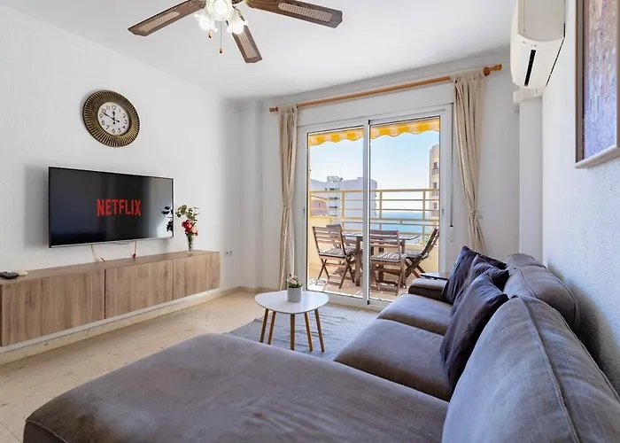 3 Bedroom Apt Close To The Beach