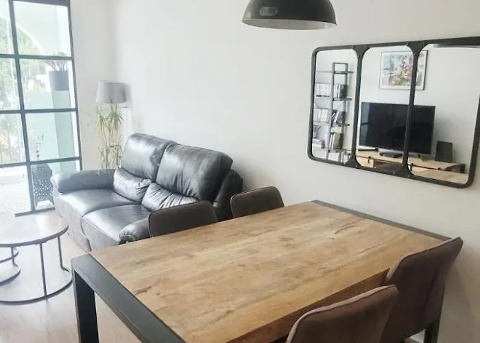 Partial Ocean View 3 Bed - 100 M From The Beach