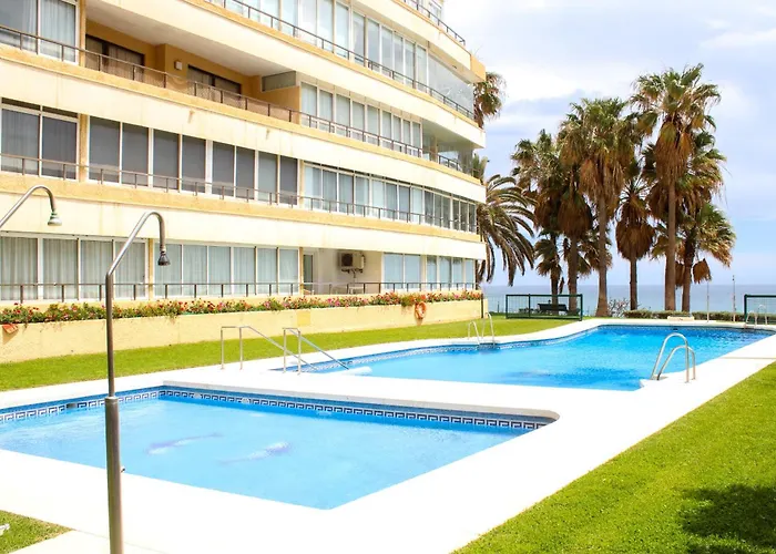 1 Bed Garden Apt Sleeps 2, Parking, Next To Beach