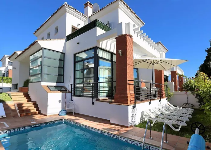011 Bright And Spacious Villa With Private Pool