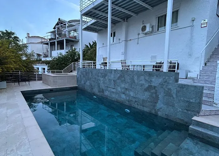 Dream Villa With Heated Swimming Pool, Jacuzzi, Waterfall, Heating Is Extra