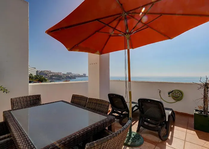 082 - Stunning Sea Views Beachfront Apartment