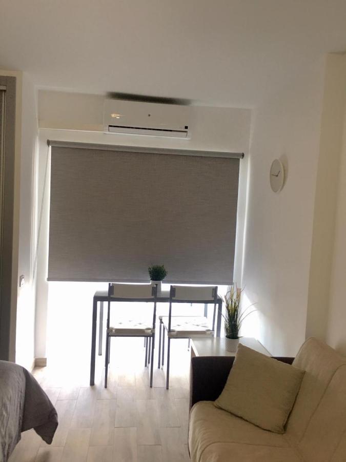 Iris Apartment, Apartment