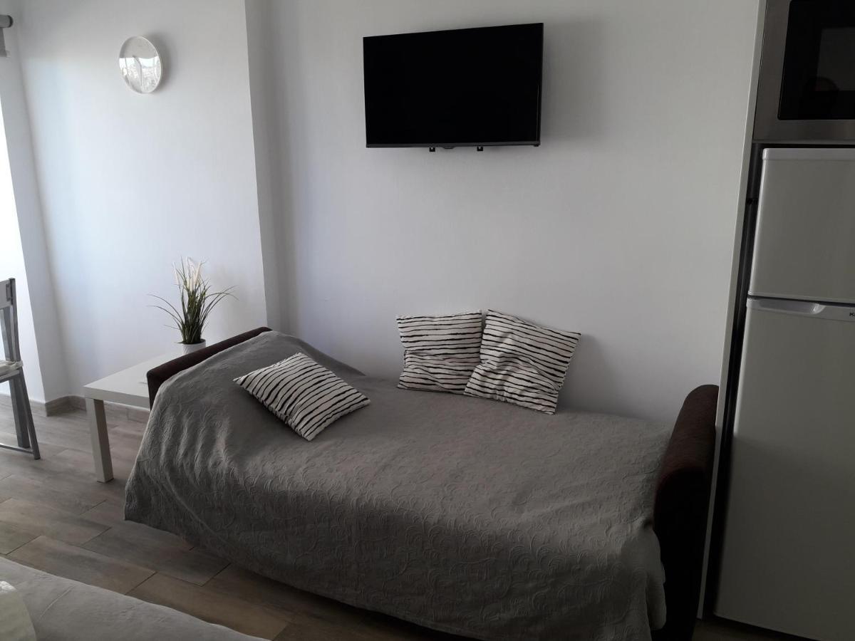 Iris Apartment, Apartment