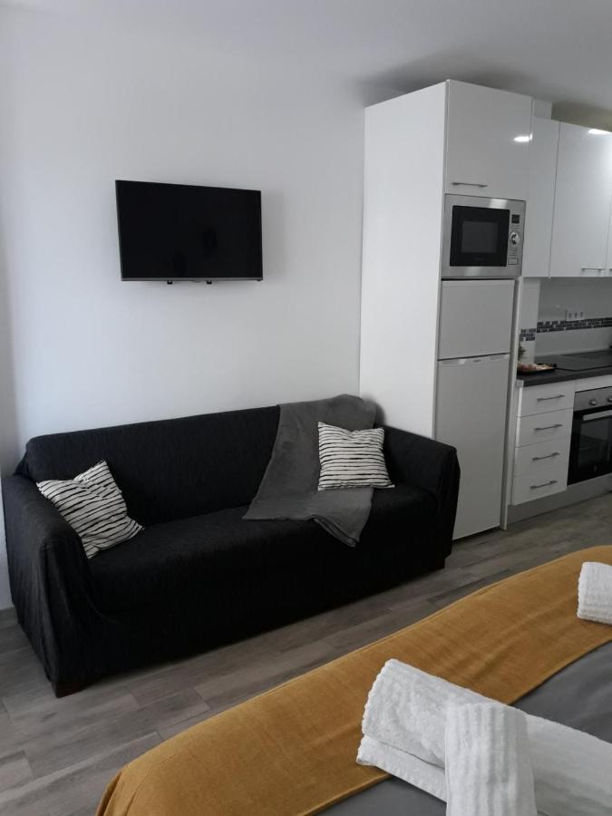 Iris Apartment, Apartment