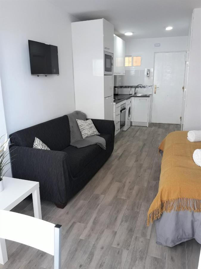 Iris Apartment, Apartment