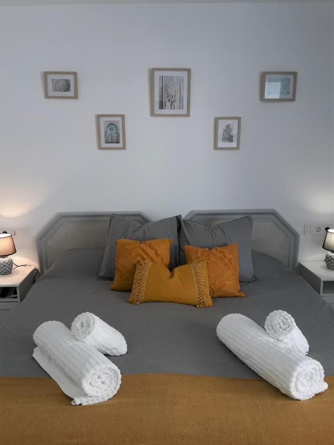 Iris Apartment, Apartment