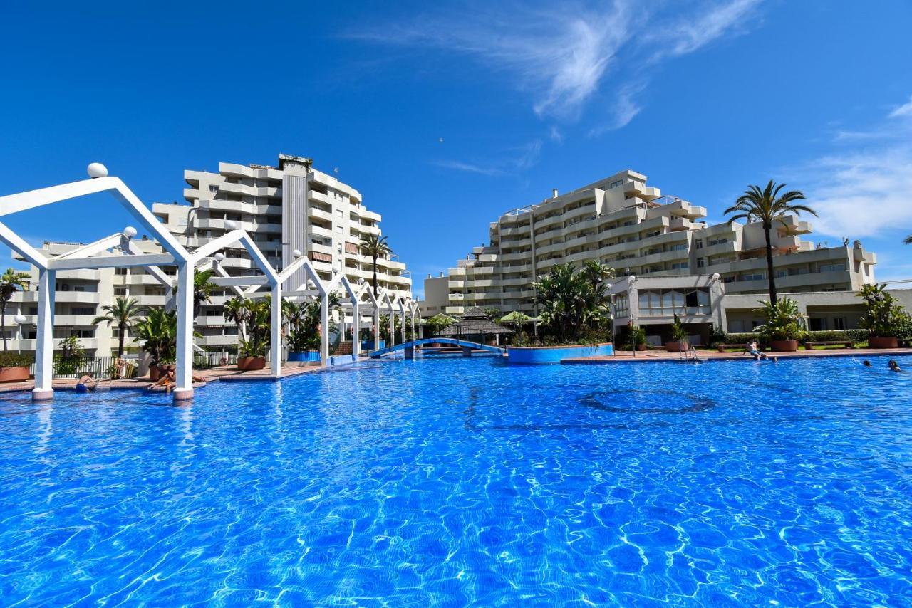 Apartment Benal Beach, Superb 2 Bedroom 2 Bathroom Front Sleeps 6 Benalmadena