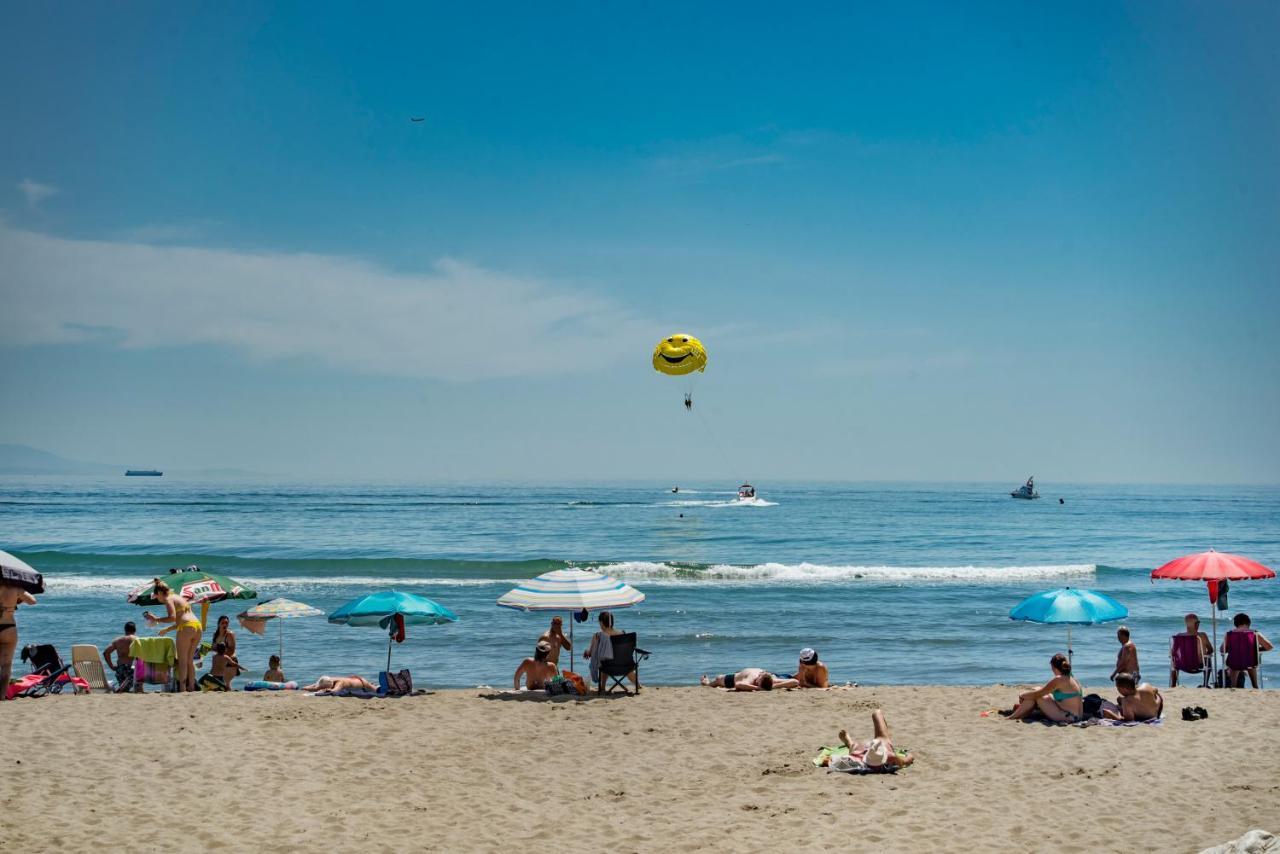 Benal Beach, Superb 2 Bedroom 2 Bathroom Front Sleeps 6 *