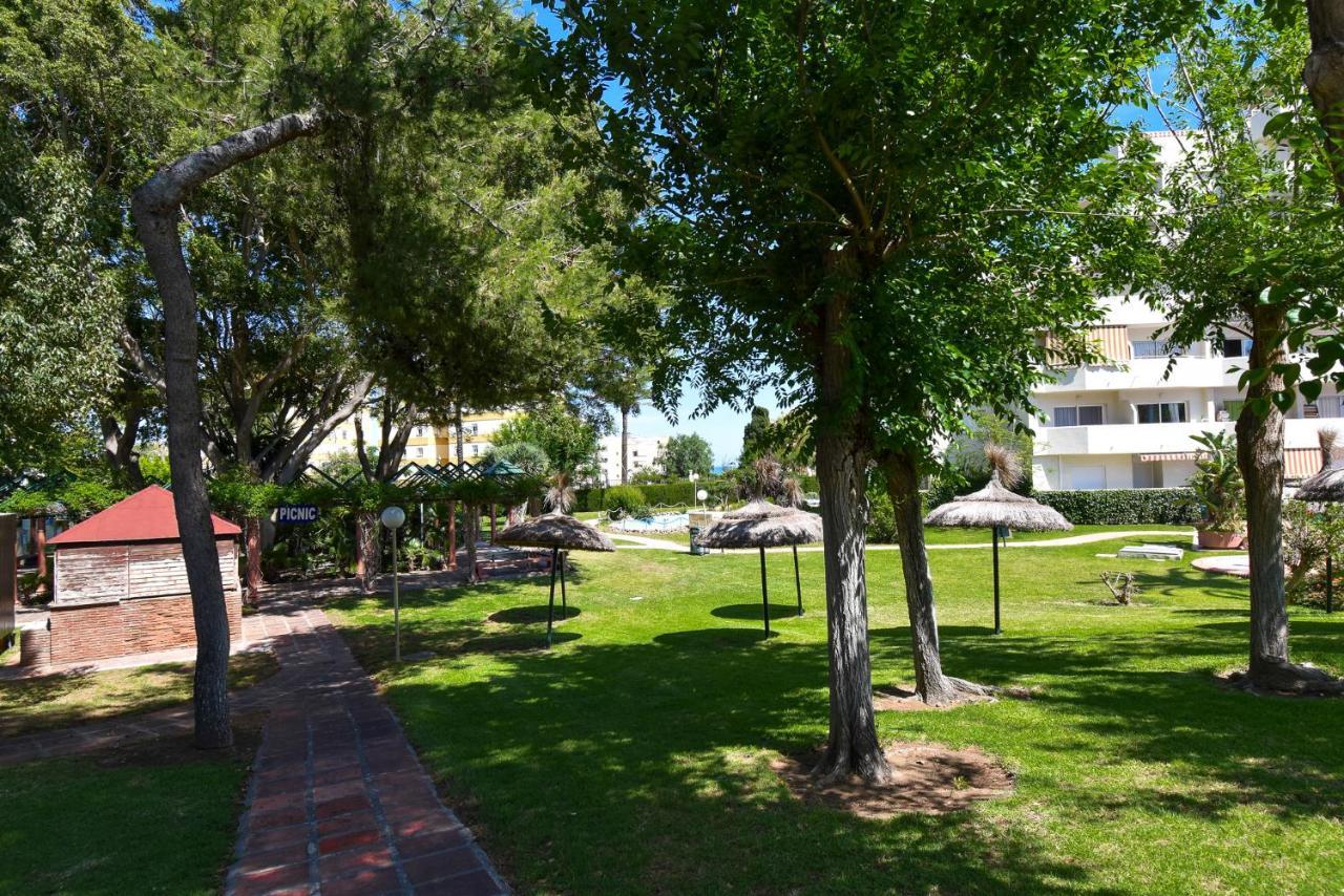 Benal Beach, Superb 2 Bedroom 2 Bathroom Front Sleeps 6 Apartment *