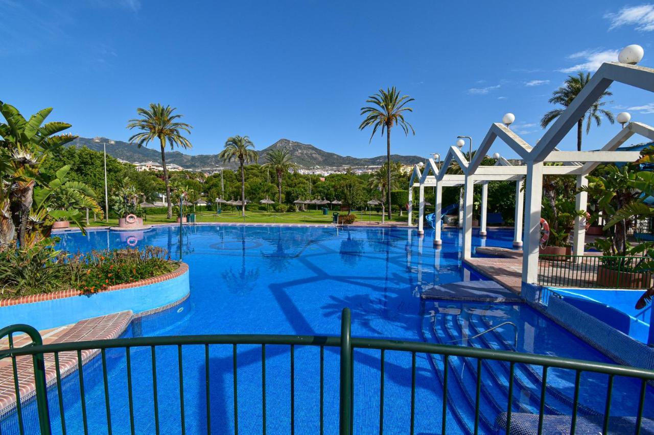 Benal Beach, Superb 2 Bedroom 2 Bathroom Front Sleeps 6 Benalmadena