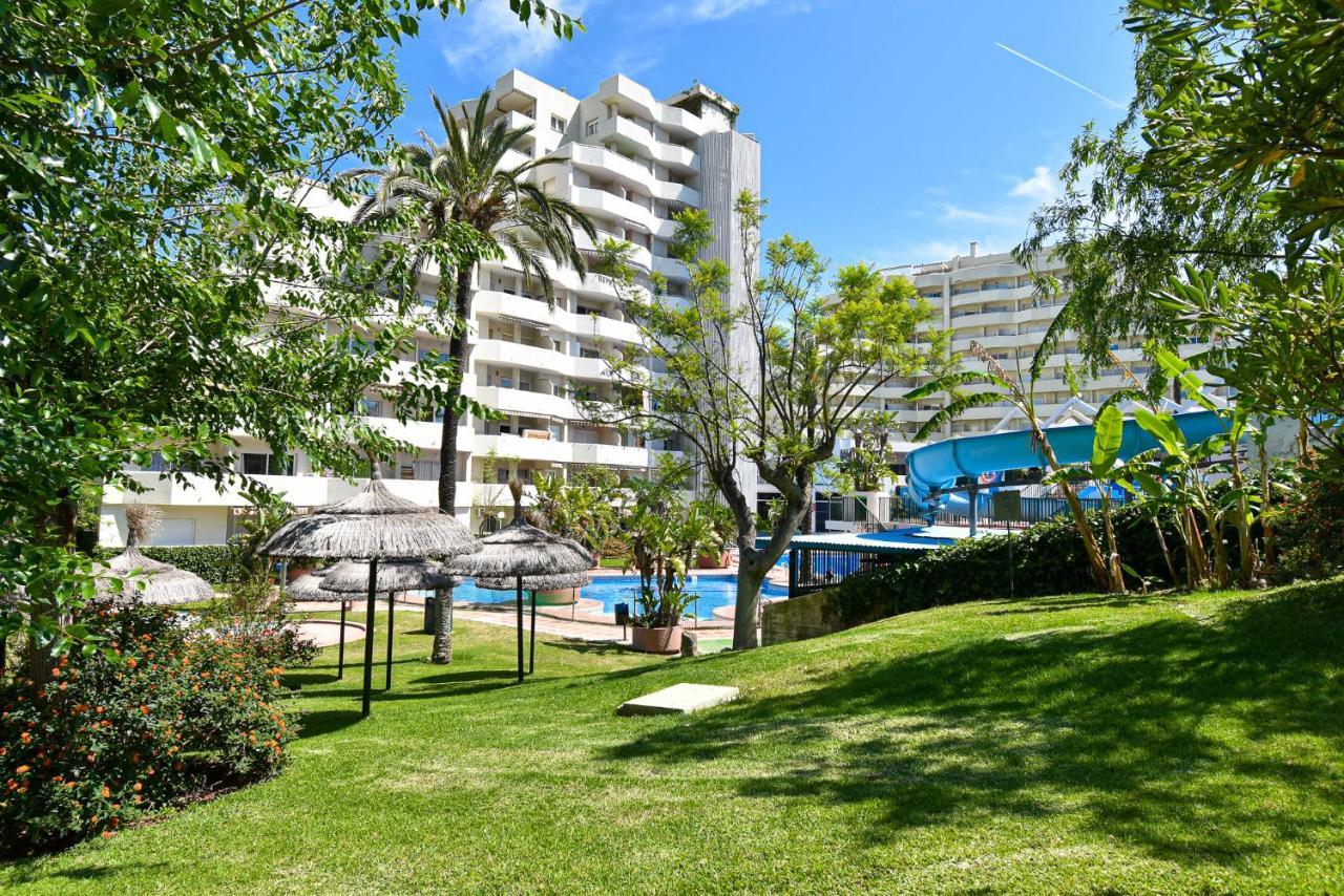 Benal Beach, Superb 2 Bedroom 2 Bathroom Front Sleeps 6 Benalmadena