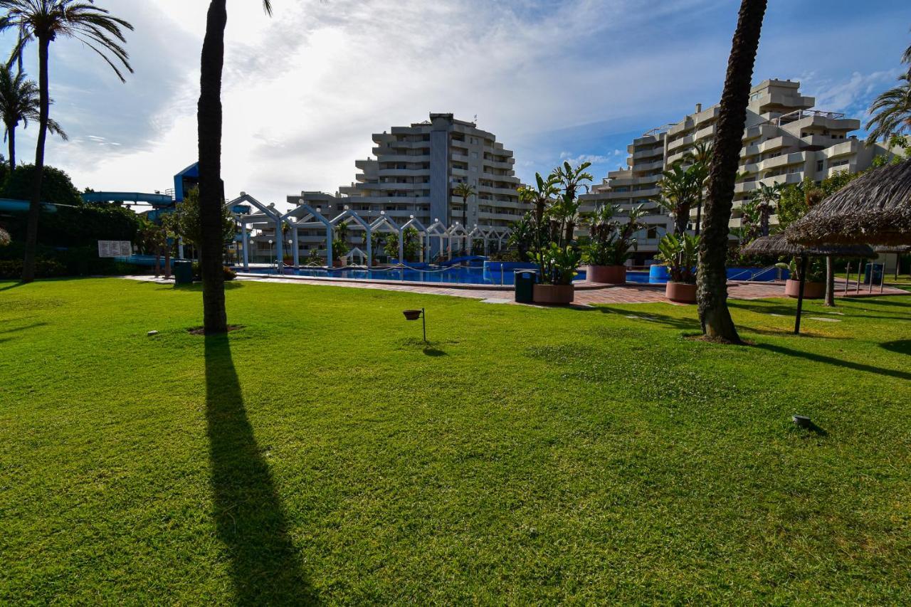 Benal Beach, Superb 2 Bedroom 2 Bathroom Front Sleeps 6 Apartment