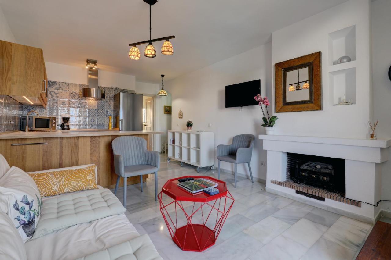 082 - Stunning Sea Views Beachfront *