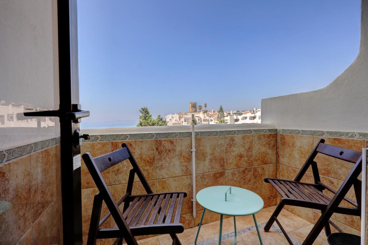 082 - Stunning Sea Views Beachfront Apartment