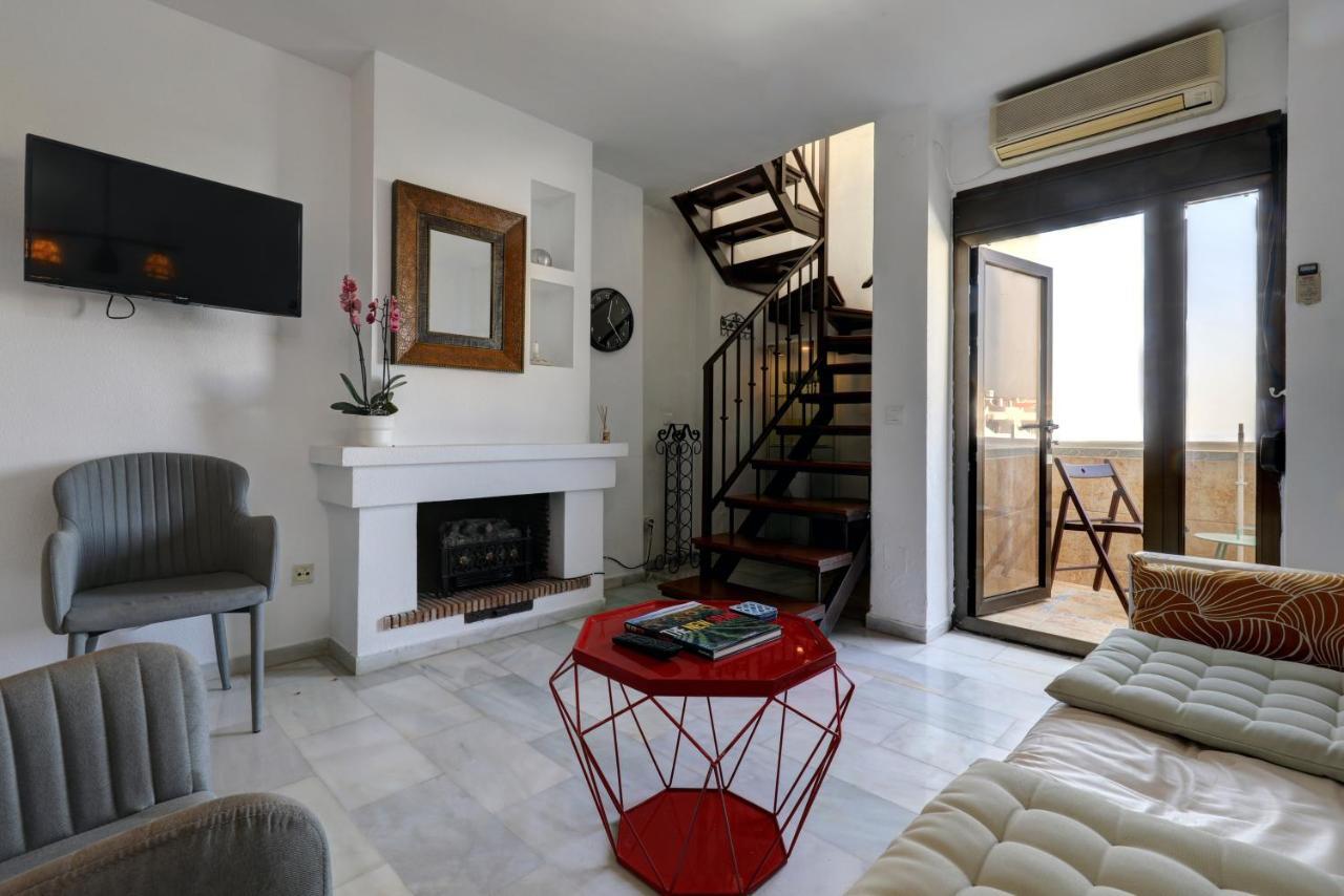 082 - Stunning Sea Views Beachfront *