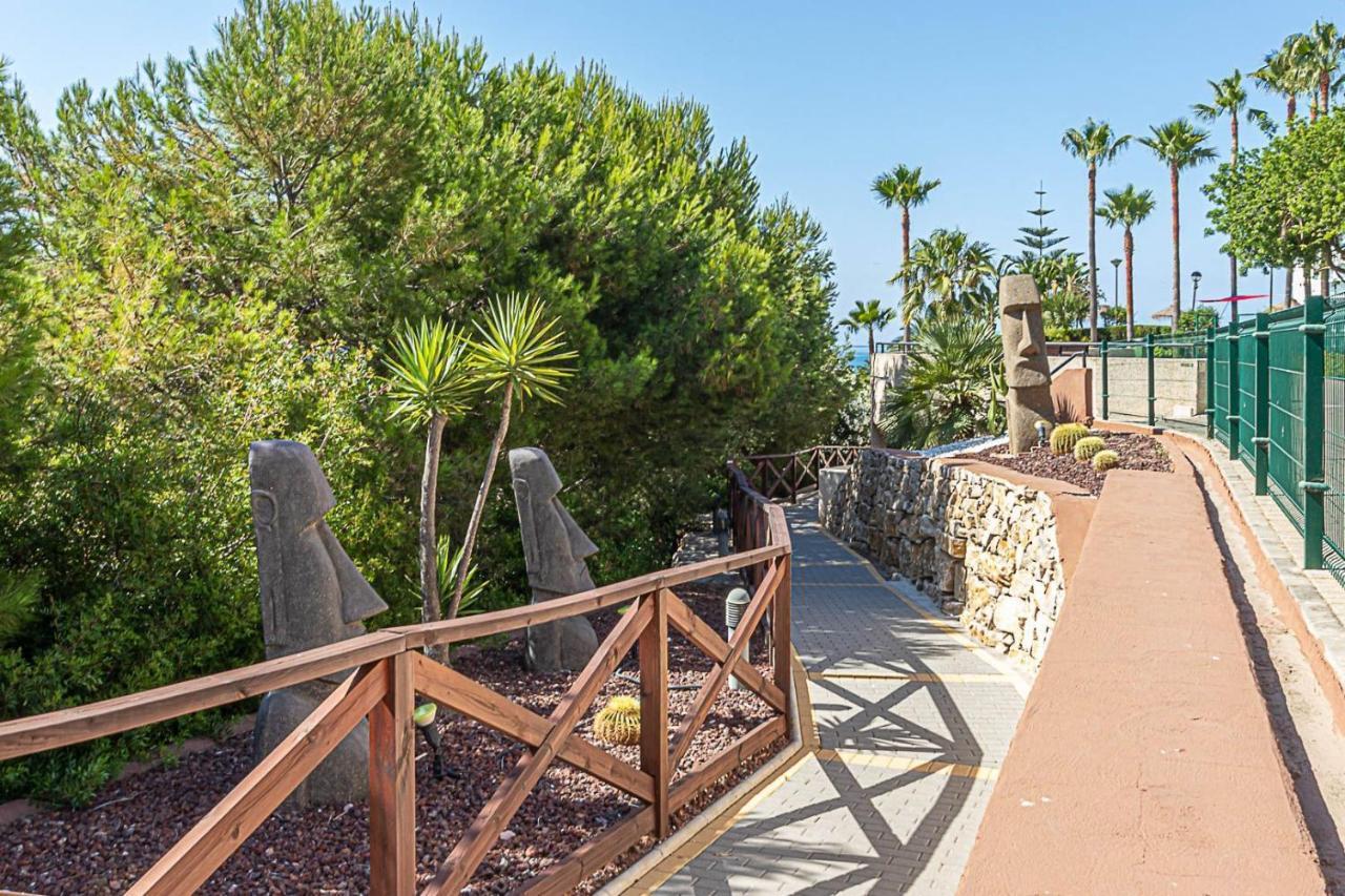 Stunning Sea And Mountains Views Close To The ! Apartment