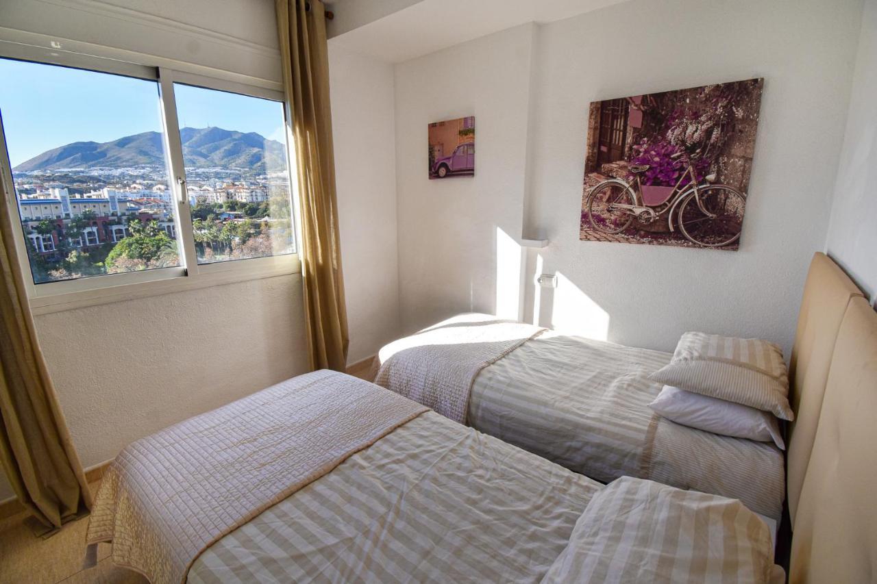 Benal Beach, Superb 2 Bedroom 2 Bathroom Front Sleeps 6 Apartment