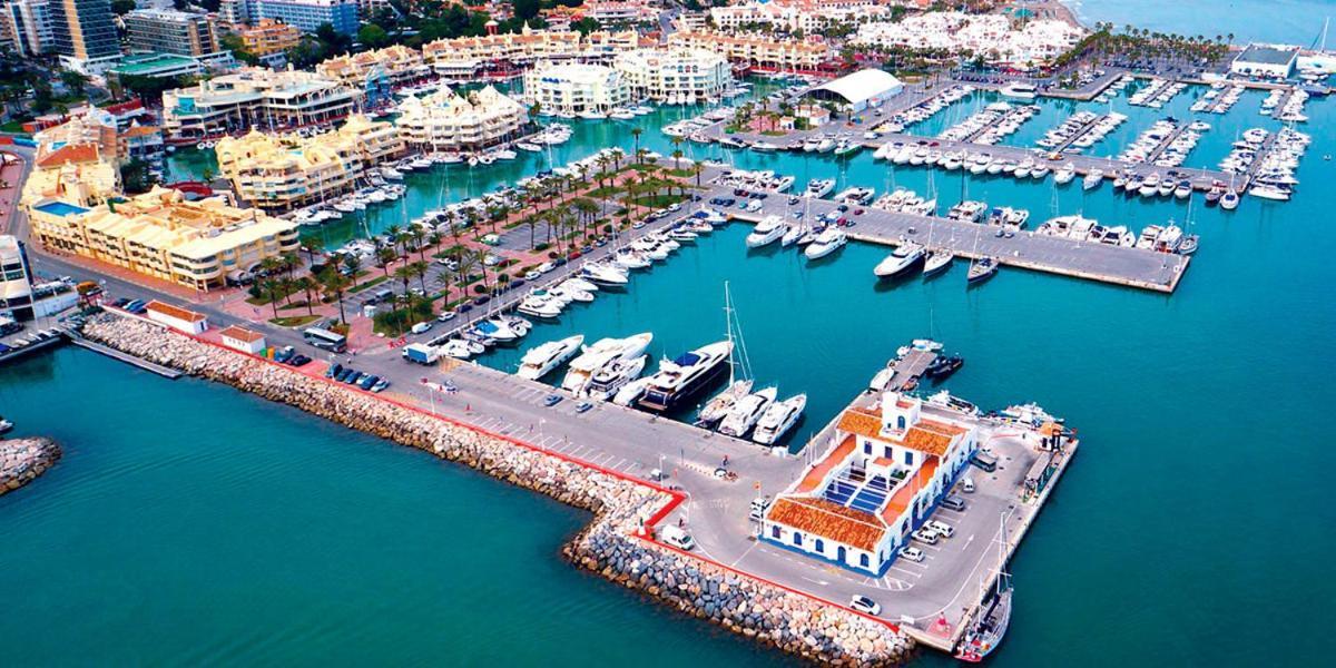 Piscina, Playa Parking A 5 Min Caminando Del Puerto De Benalmadena