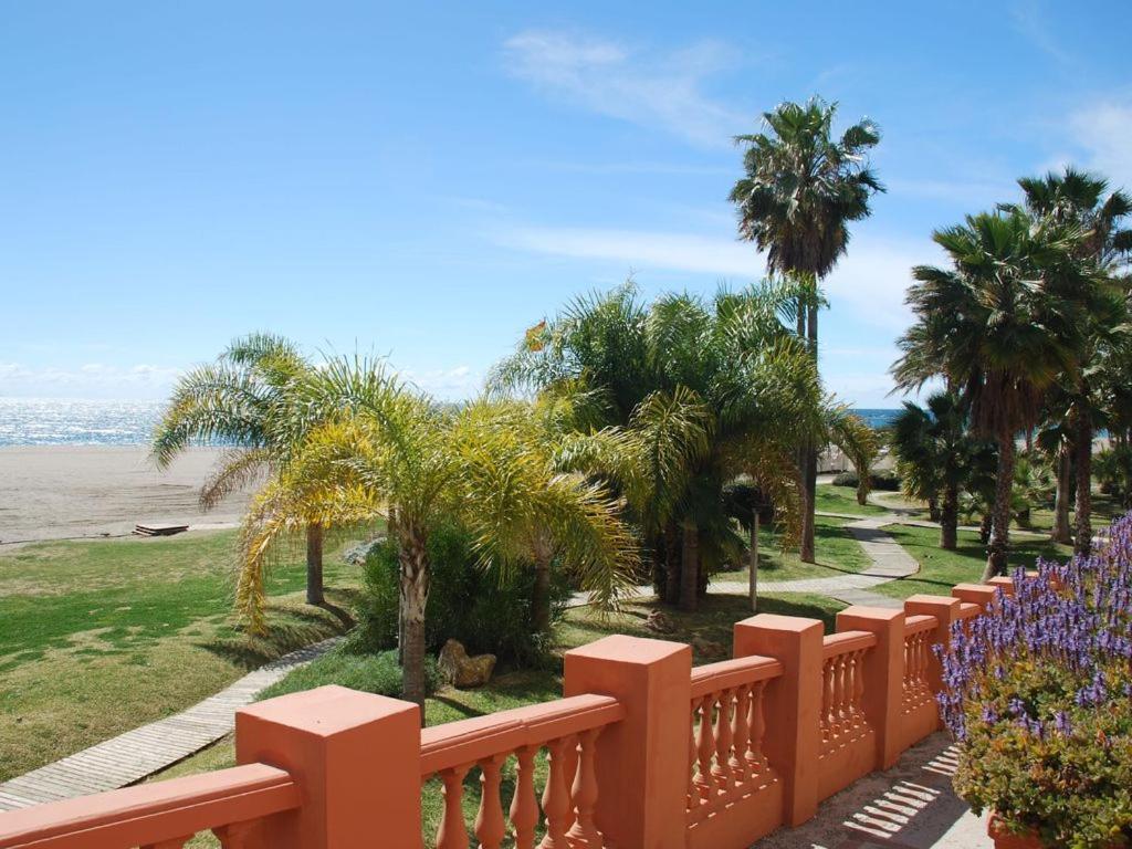 Apartment First Line, To The Beach, 1 Bed , Sleeps