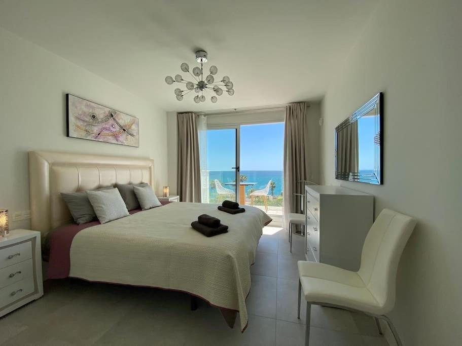 Deluxe Sea View With A Swimming Pool Apartment *