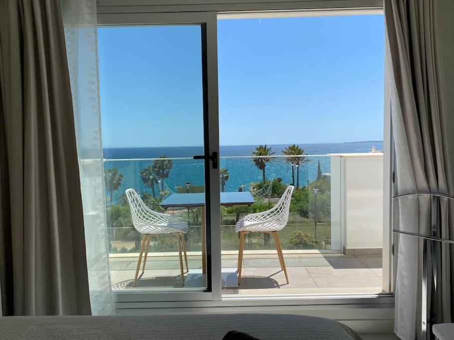 Apartment Deluxe Sea View With A Swimming Pool